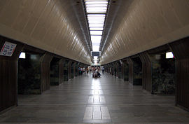 Palats sportu metro station Kiev 2010 011.jpg