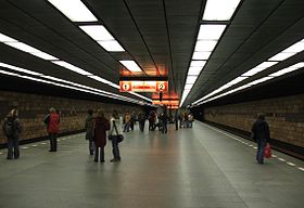 Opatov metro C 5992.JPG