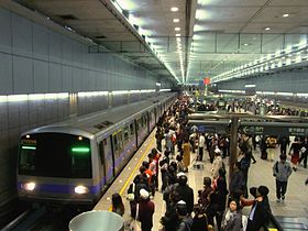 A train of Xiaonanmen Line approaching CKS Meml Hall.JPG