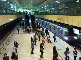 Platform in Taipei metro Xiaonanmen Station.JPG