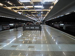 Geologicheskaya metro station.jpg