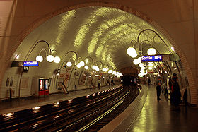 Paris-metro-cite.jpg