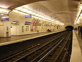Metro de Paris - Ligne 2 - Victor Hugo 01.jpg